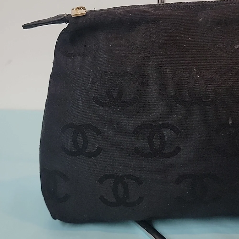 Chanel CC Logo Zip Closure Makeup Bag - Picture 3 of 16
